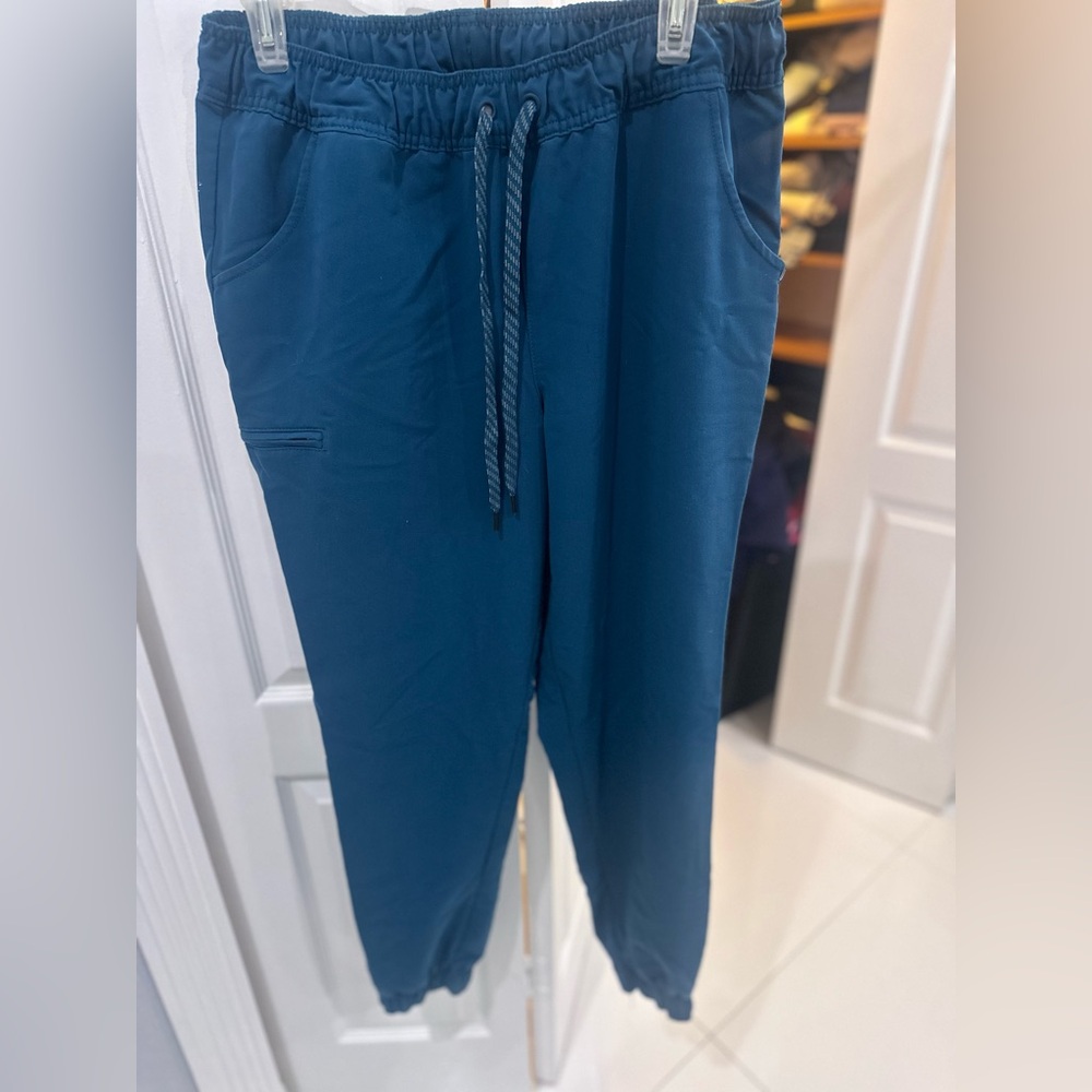 Jaanuu Caribbean blue scrub set